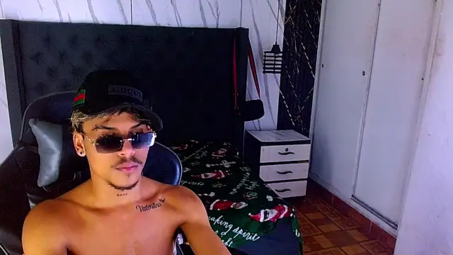 Angel_foxc13 élő XXX-chatje
