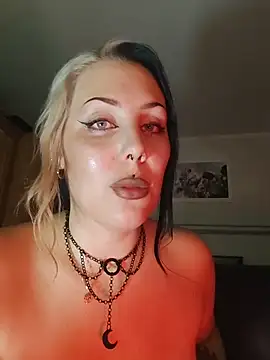 Provocunt Adlı Modelin Canlı XXX Sohbeti