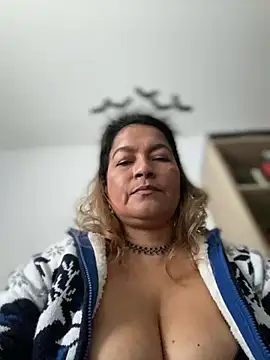 Jlo_69 Chat XXX in diretta