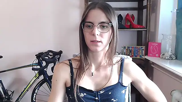 love_megi Adlı Modelin Canlı XXX Sohbeti
