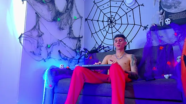 Онлайн чат XXX BryanGrey__