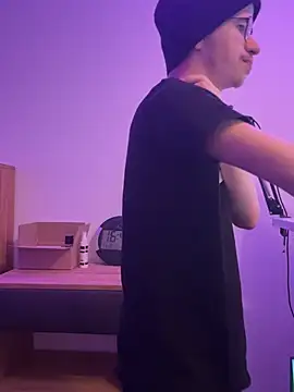 YoungSebiのライブXXXチャット