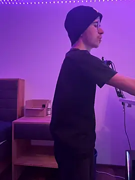 Chat +18 de YoungSebi ao vivo