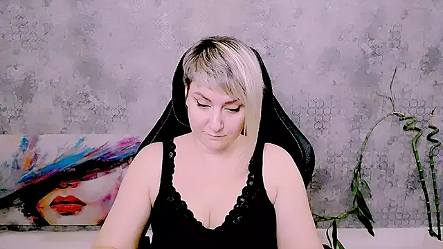 Djullian Live XXX chat