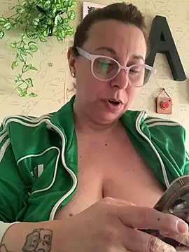 Chatroom XXX en direct de LupitaHaze