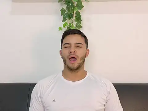 Chat XXX en directo de TylerWest_