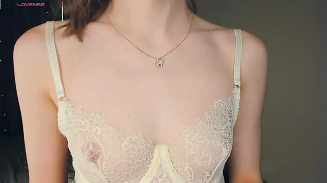 LianneBynon élő XXX-chatje