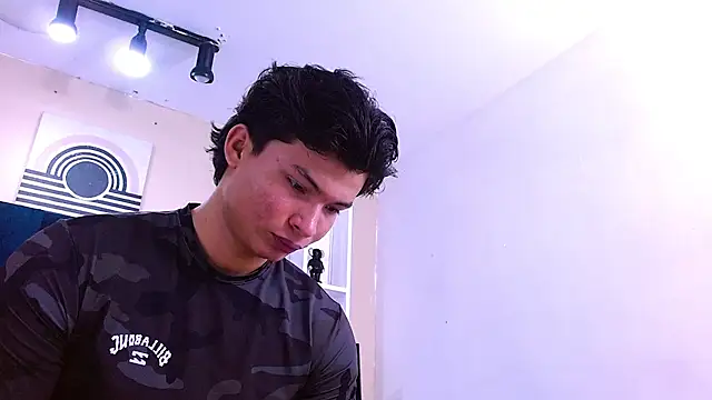 GoldenBoy_23 élő XXX-chatje