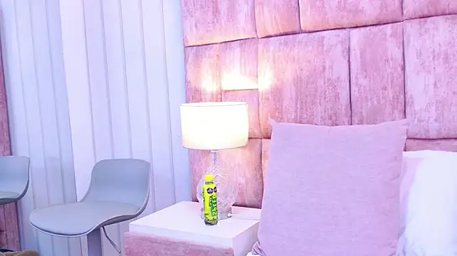 MiaLaure Obrolan Langsung XXX