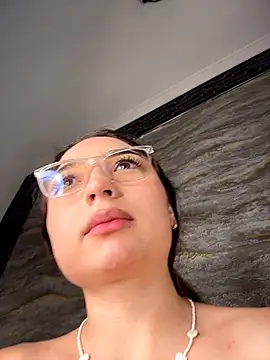 Mia_Luxor Adlı Modelin Canlı XXX Sohbeti