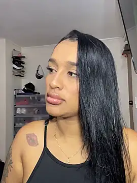KatalinnaBrown Adlı Modelin Canlı XXX Sohbeti