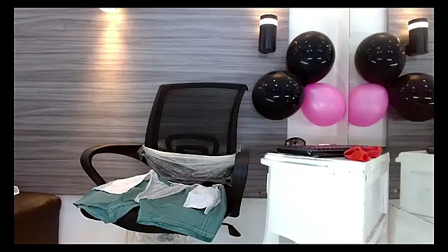 XXX chat uživo modela DanteSeth
