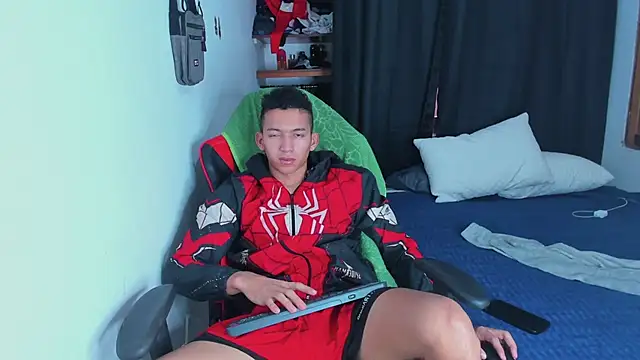 Chat +18 de JuanchiT66 ao vivo