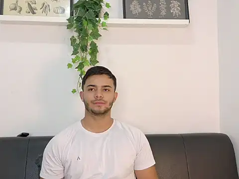 TylerWest_ XXX чат на живо