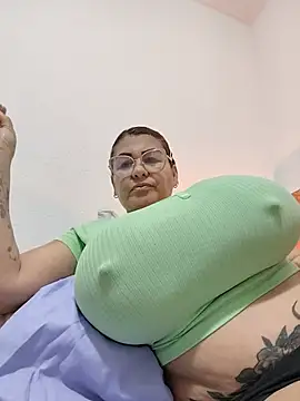 AlexxiaaMat XXX чат на живо