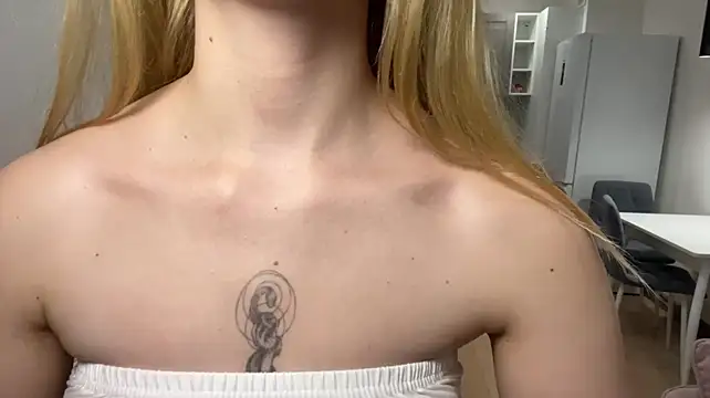 צ'אט XXX בשידור חי של DanielaBryant