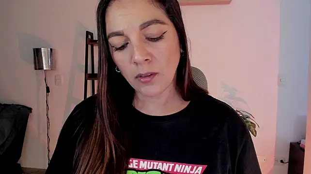urcute_kitten élő XXX-chatje
