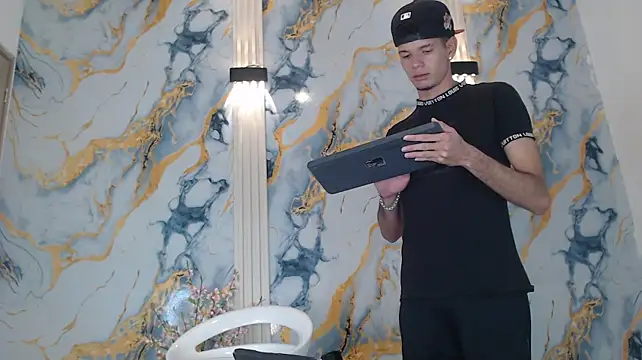 XXX chat uživo modela COOL_BOYS2
