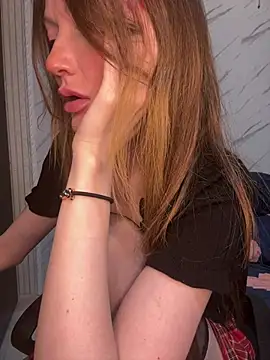 AliceeXHottieのライブXXXチャット