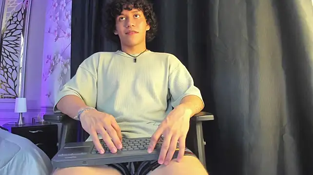 Živý XXX chat adrian_black86306