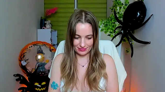 Mila-moon Chat XXX in diretta