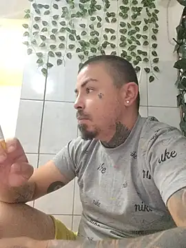 Berti3128 Live XXX Chat