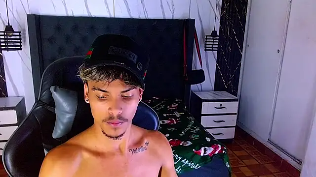 Angel_foxc13 élő XXX-chatje