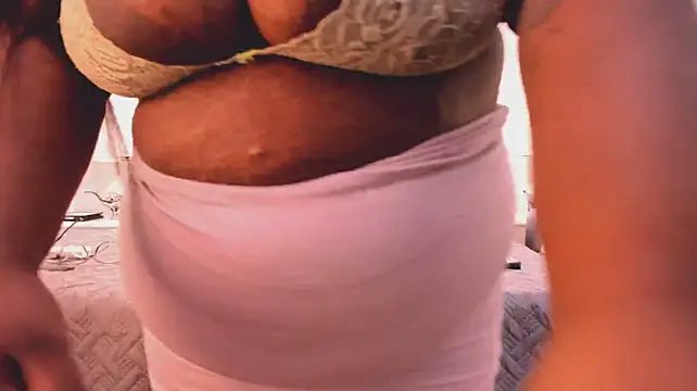 TreisyVixen's Live XXX Chat