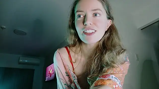 צ'אט XXX בשידור חי של emmaexplores