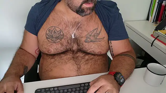 XXX chat uživo modela BearOfficer