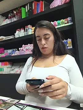دردشة MissNyraSecret الجنسية المباشرة