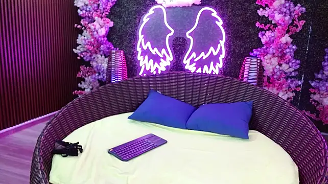 Dolce_violet élő XXX-chatje