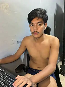 XXX chat uživo modela Dylannn_30