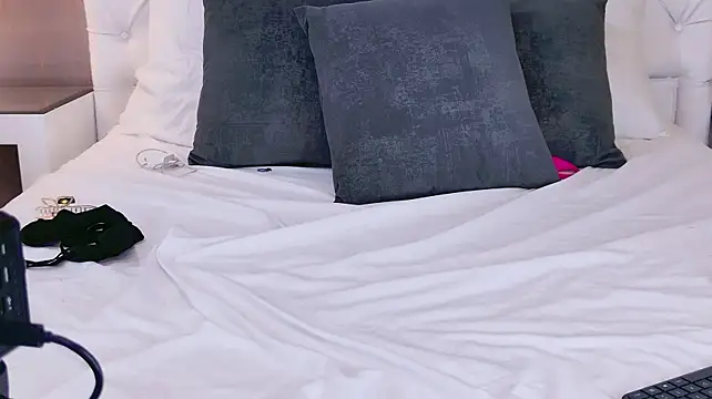 AdaraMulleer's Live XXX Chat