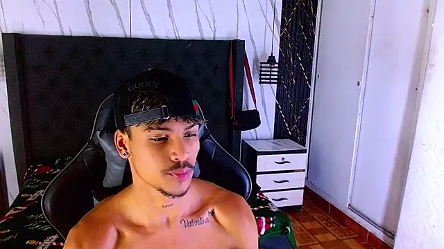 Angel_foxc13 Chat XXX in diretta