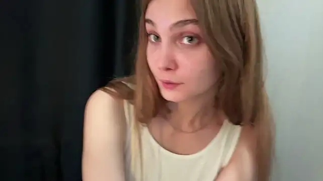 Babysmall_girl élő XXX-chatje