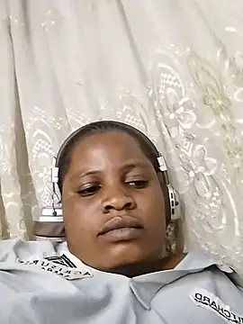 JuicyHoney_01 élő XXX-chatje