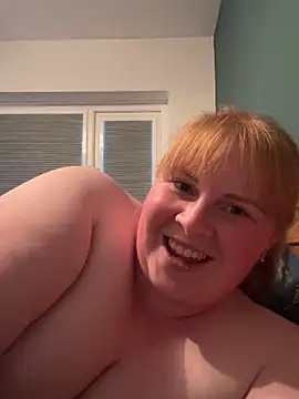 Curvy-GingeXX webkamerás műsora