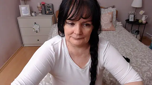LeveMe2Nightt élő XXX-chatje