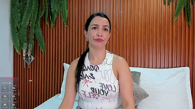 emily_hunter12's Live XXX Chat