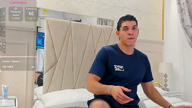 Adrien_Monteiro Chat XXX in diretta