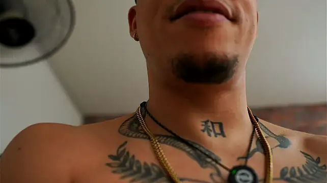 Chat +18 de AlphaMasterXxx ao vivo
