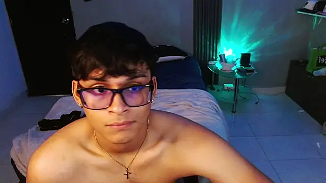 Chat +18 de Mr_yisuzz ao vivo