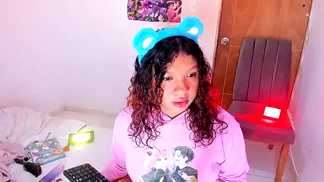 Emily_Coper18 Chat XXX live