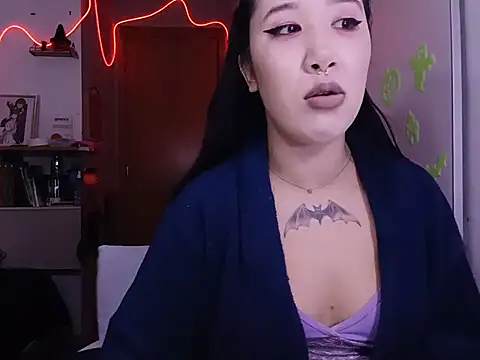 Japabaixinha élő XXX-chatje