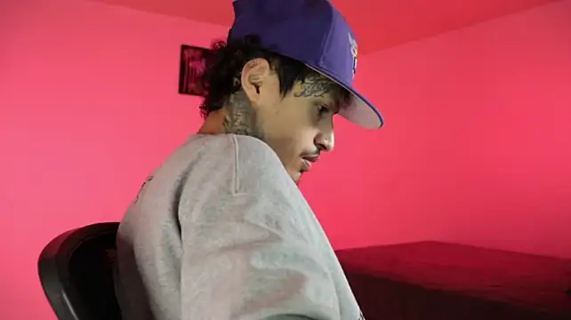 trieone live XXX chat
