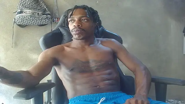 Larry-n-clouds' Live XXX Chat