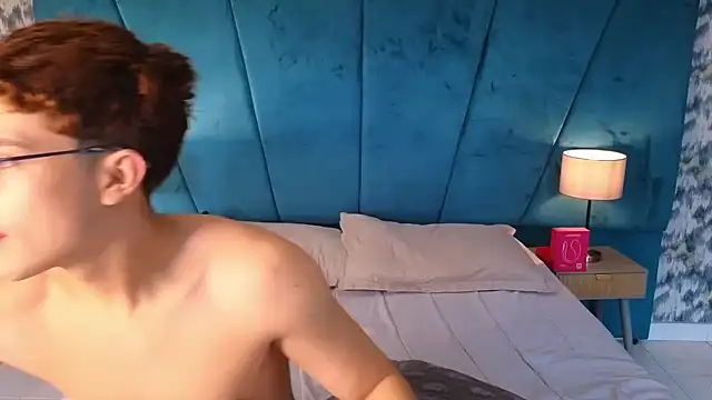 Aaron_Ezen Webbikameraesitys