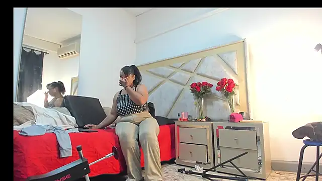 Jade_Roxx élő XXX-chatje