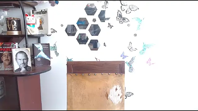 LauraMallioni élő XXX-chatje